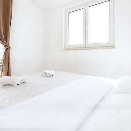 Aga Πανσιόν Omiš